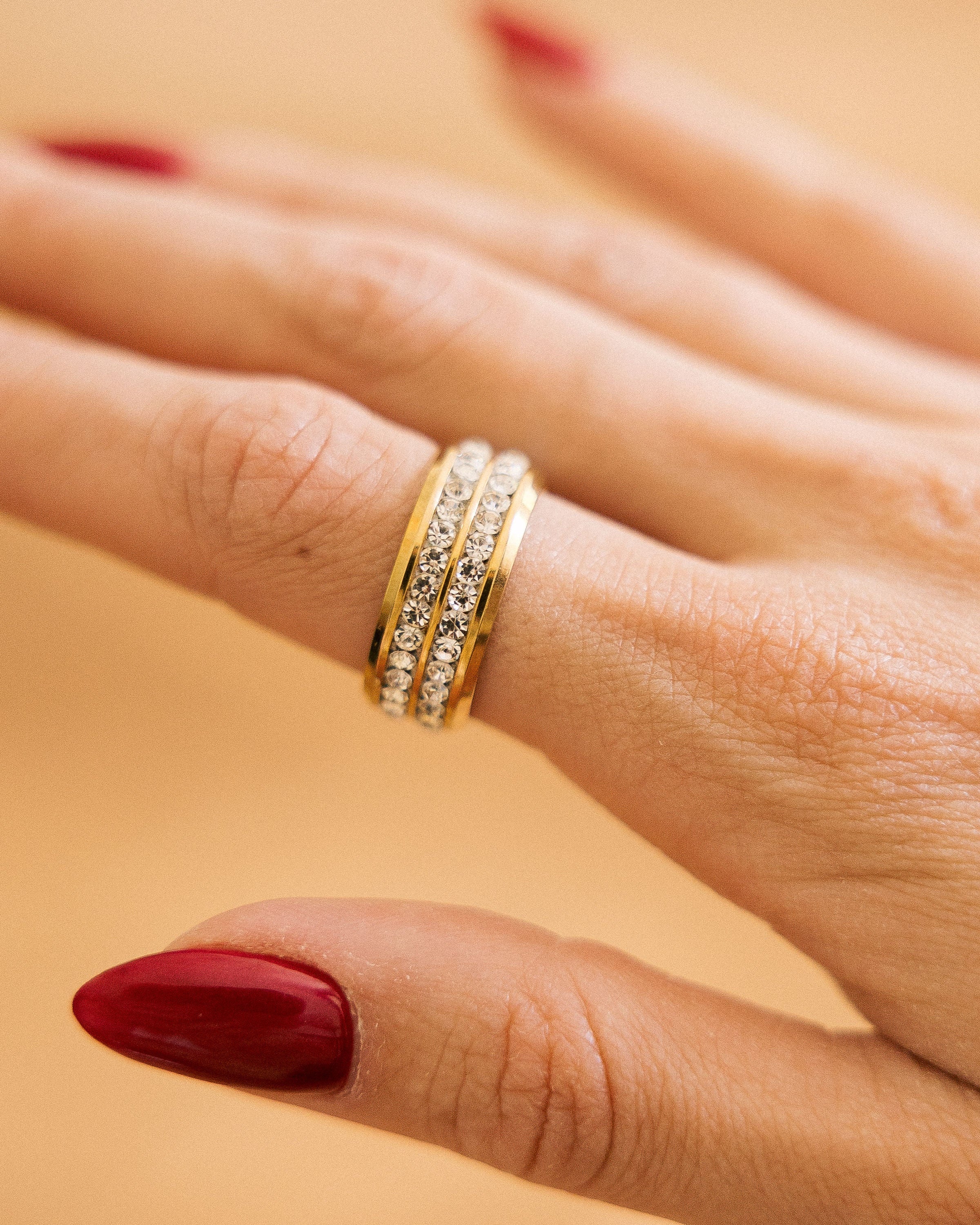 Crystal ring gold-plated with two rows of rhinestones worn on hand